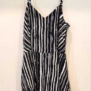 Flowy dress with pockets